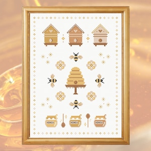 Könnte beinhalten: Ein Kreuzstichmuster mit einem Bienenstock, Honiggläsern und Bienen. Das Design ist in Gold- und Brauntönen auf weißem Hintergrund.
