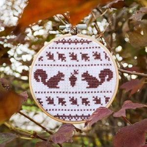 Squirrel cross stitch pattern, fall cross stitch pattern, mini cross stitch pattern, simple cross stitch pattern, cross stitch pattern pdf