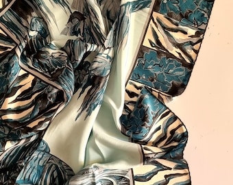 Pañuelo vintage de pura seda Jean-Louis Scherrer con estampado de tigres de la selva, fabricado en Italia.