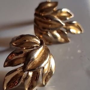 Vintage 60s Trifari earrings