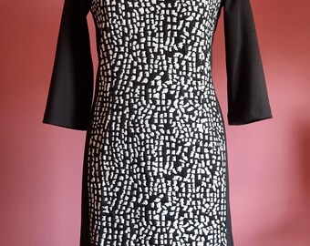 Carla Ferroni Jurk NWT | Zwart-witte geometrische print midi-jurk | Gemaakt in Italië, damesjurk | Maat M