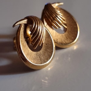 Vintage 60s Trifari earrings