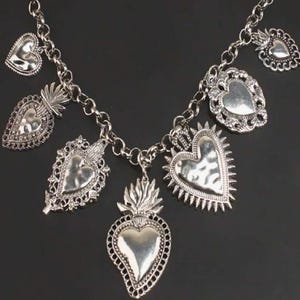 HALSKETTE-Sacred Heart, versilbert, 7 Anhänger, große Gliederketten-Halskette - 23,6 "