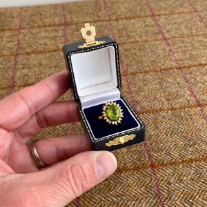 Vintage Style Ring Box. Luxury Jewellery Box. Ideal for a wedding ring or Engagement ring