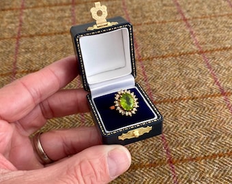 Vintage Style Ring Box. Luxury Jewellery Box. Ideal for a wedding ring or Engagement ring