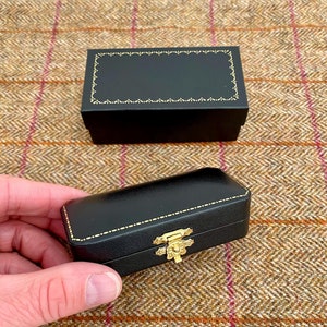 Vintage Style Cufflinks Box. New Luxury Jewellery box for cufflinks. Antique Style Jewelry box