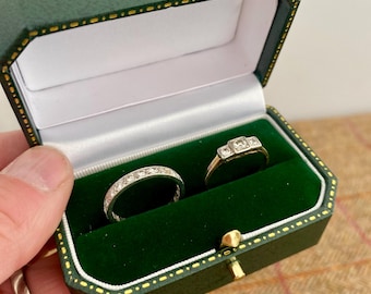 ヴィンテージスタイルのリングボックス。新しい高級ジュエリーボックス