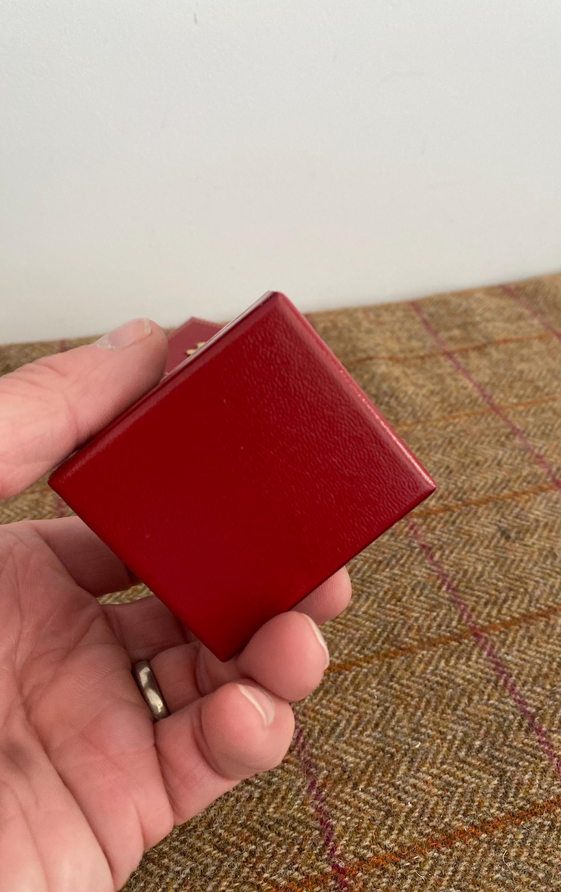 LEEMASING Scatola per anelli a forma di cappello di laurea, scatola organizer per gioielli per proposte di fidanzamento, anniversario di matrimonio, San Valentino (rosso