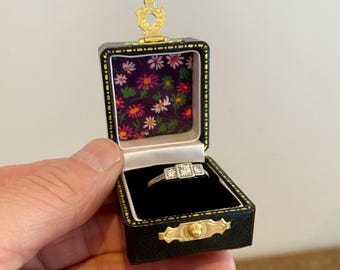 Wonderful Vintage Style Ring Box. Luxury Jewellery Box ideal for a wedding ring or Engagement ring