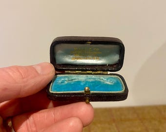 Tiny Leather Antique Brooch Box. Vintage Jewellery Box. Antique Jewelry Box.