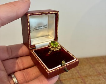 ヴィンテージレザーリングボックス。婚約指輪用のヴィンテージジュエリーボックス。