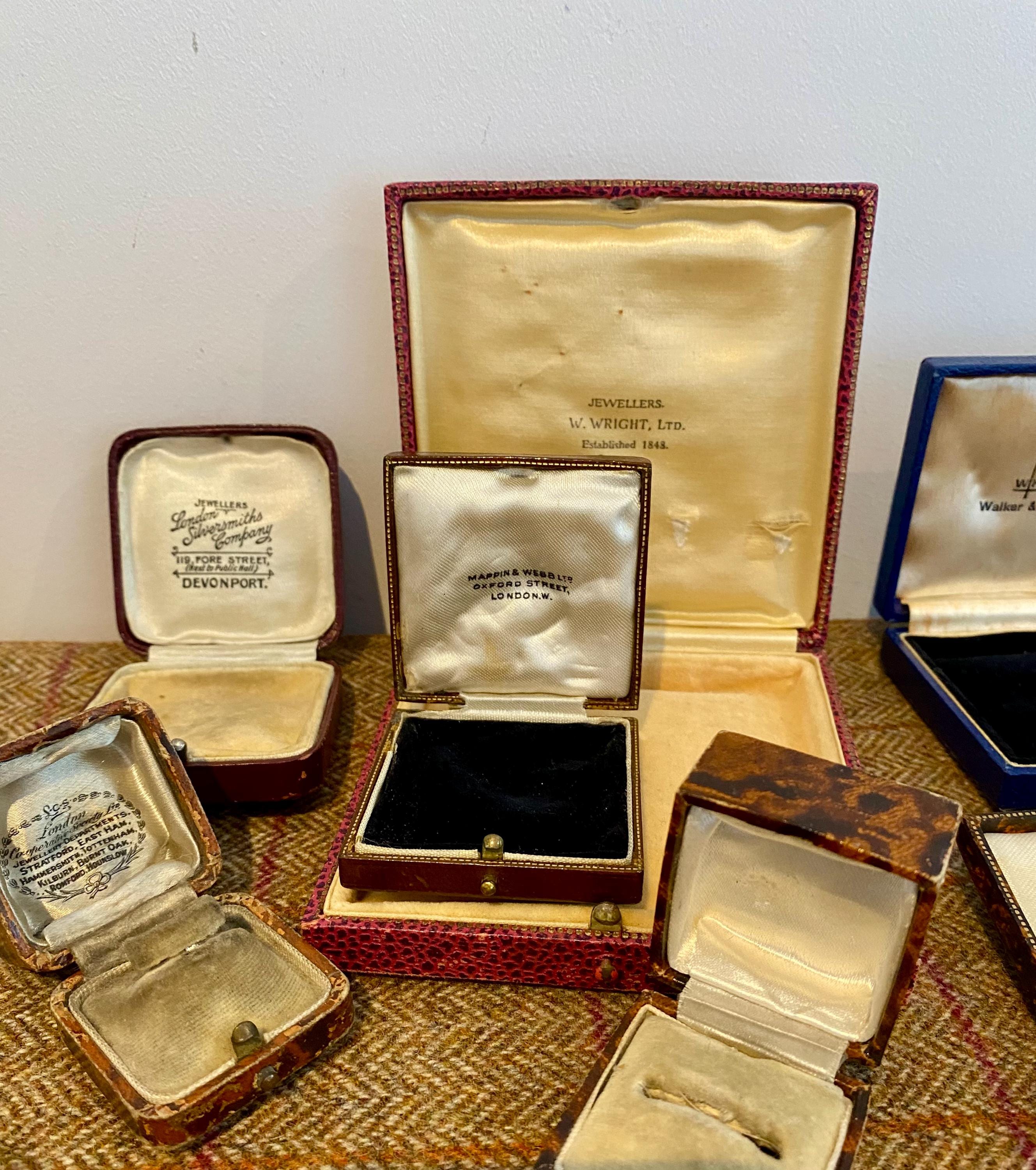 アンティークジュエリーボックス11個のコレクション。ヴィンテージ