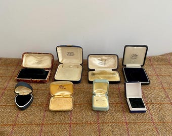アンティークジュエリーボックス4つのコレクション。ヴィンテージ