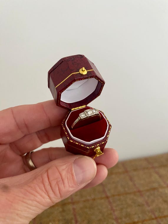 Beautiful Vintage Style Ring Small Victorian Style Jewellery