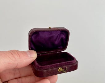 Wonderful Small Leather Jewelry Box. Vintage Jewellery Box. Victorian Era