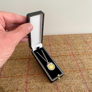 Vintage style Necklace Pendant Box. Antique style Jewelry box. Vintage style Jewellery box