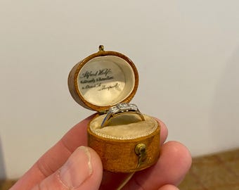 Antique Leather ring Box. Small Victorian Ring Box. Vintage Jewellery Box. Antique Jewelry Box.