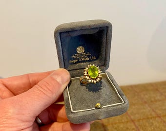 Vintage Ring Box. Retro Ring box for an engagement ring. Mappin & Webb Jewellers by Appointment to Royalty