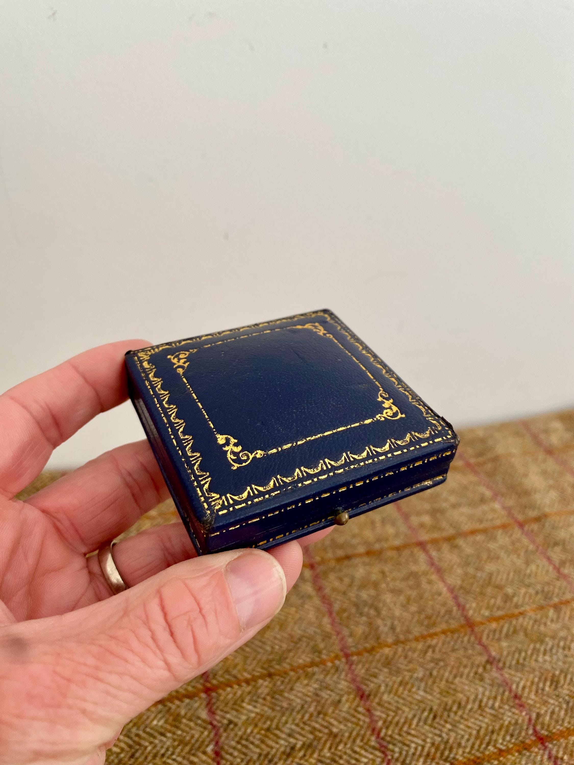 Beautiful Antique Leather Jewelry Box. Vintage Jewellery Box. Antique Brooch Box.