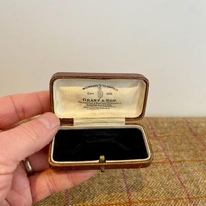 Vintage Jewelry Box. Antique Jewellery Box for a brooch. Vintage brooch box