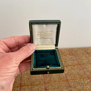 Quality Vintage Jewellery Box. Small vintage Jewelry Box. Jewellers Shop Presentation Display box