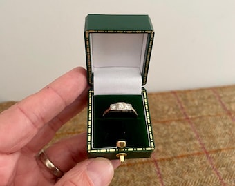 ビクトリア朝様式の指輪ケース。ヴィンテージスタイルのジュエリー