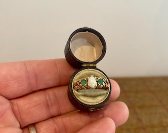 Antique Leather ring Box. Small Victorian Ring Box. Vintage Jewellery Box. Antique Jewelry Box.