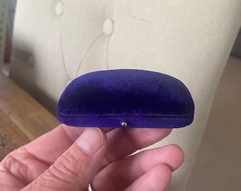 Velvet Antique Jewelry Box. Vintage Jewellery Box. Antique Brooch Box