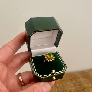 Vintage Style Ring Box. New Luxury Green Jewellery Box. Perfect for a wedding ring or Engagement ring