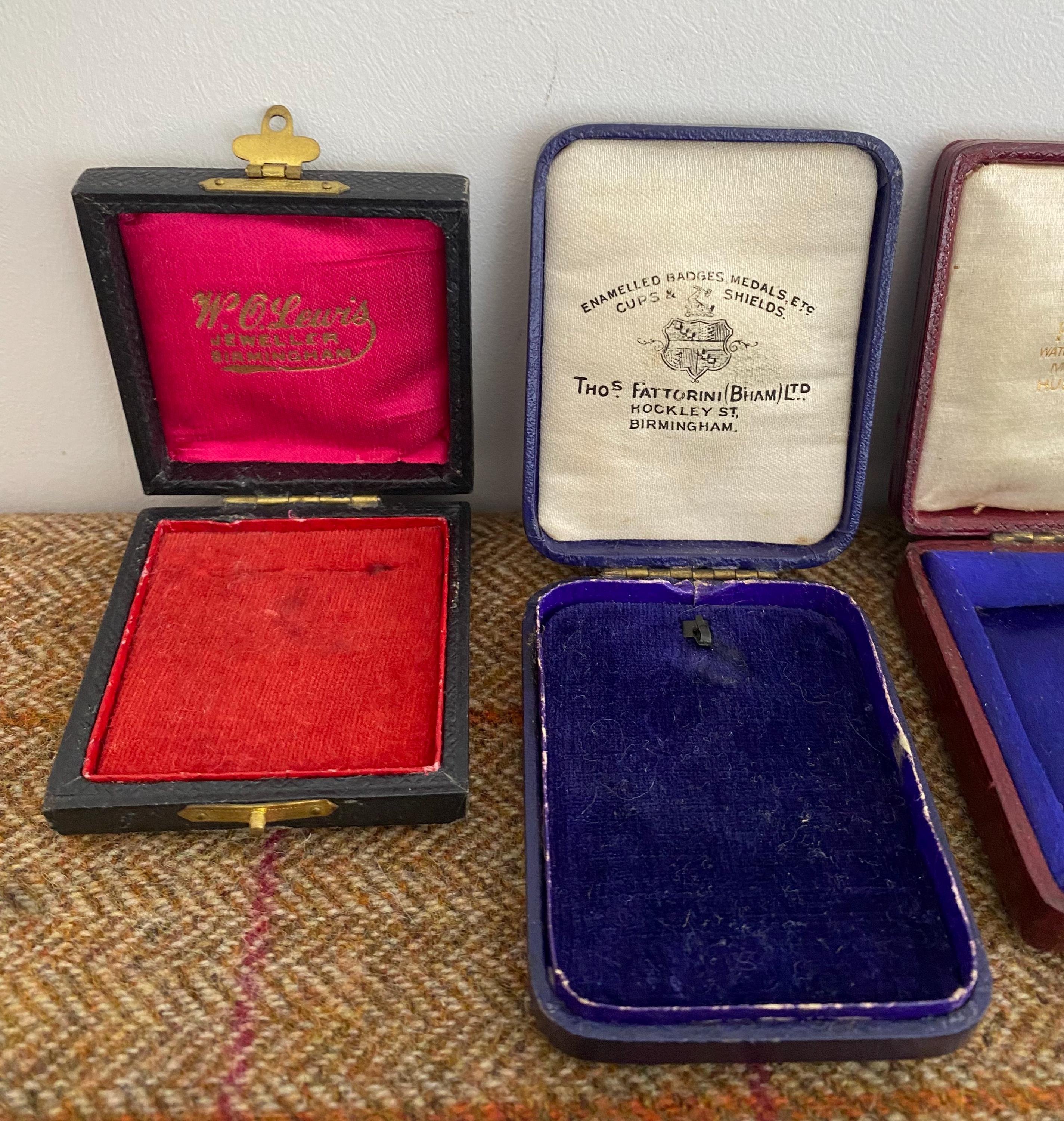 アンティークジュエリーケース8個のコレクション。ヴィンテージ