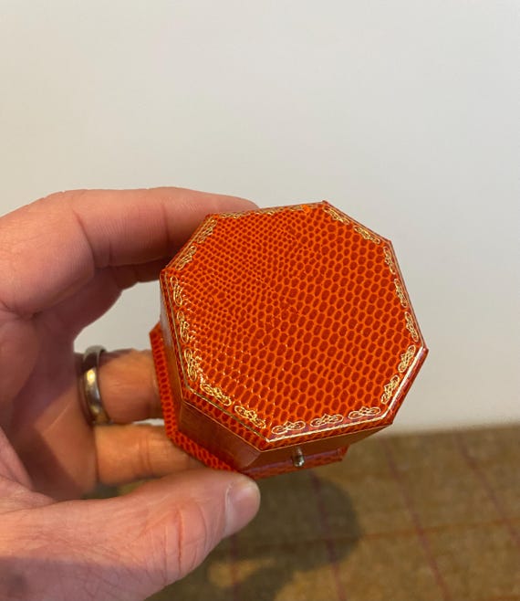 Impressive Vintage Ring Box. Statement Ring box i… - image 2