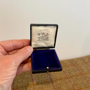 Piccolo portagioie vintage. Portagioie antico. Gioiellieri di Londra