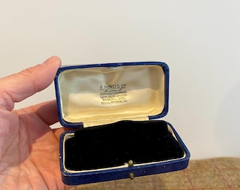 Wonderful Vintage Jewelry Box for a watch. Antique Jewellery Box. Vintage wristwatch box