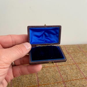 Beautiful Vintage Leather Earrings Box. Antique Jewellery Box. Vintage Jewelry Box.