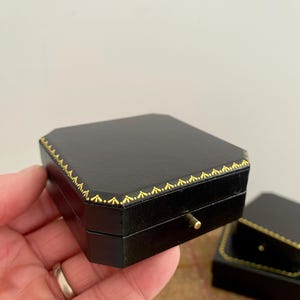 Wonderful Vintage style Necklace Pendant Box. Antique style Jewelry box. Vintage style Jewellery box