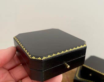Wonderful Vintage style Necklace Pendant Box. Antique style Jewelry box. Vintage style Jewellery box