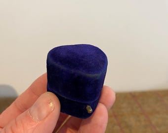 Beautiful Velvet Antique ring Box. Vintage Heart Shaped Ring Box. Small Vintage Jewelry Box.