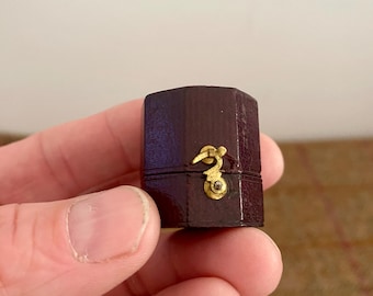 Unusual Antique Leather ring Box. Small Vintage Ring Box. Vintage Jewellery Box. Antique Jewelry Box. Victorian era