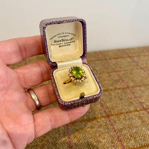 Vintage Ring Box. Antique Jewelry box. Vintage British Jewellery box for ring