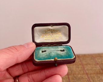 Tiny Leather Antique Brooch Box. Vintage Jewellery Box. Antique Jewelry Box.