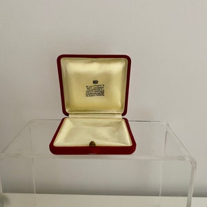 Quality Vintage Leather Jewelry Box. Large Vintage Jewellery Box. Garrard & Co Crown Jewellers By Appointment to the Queen