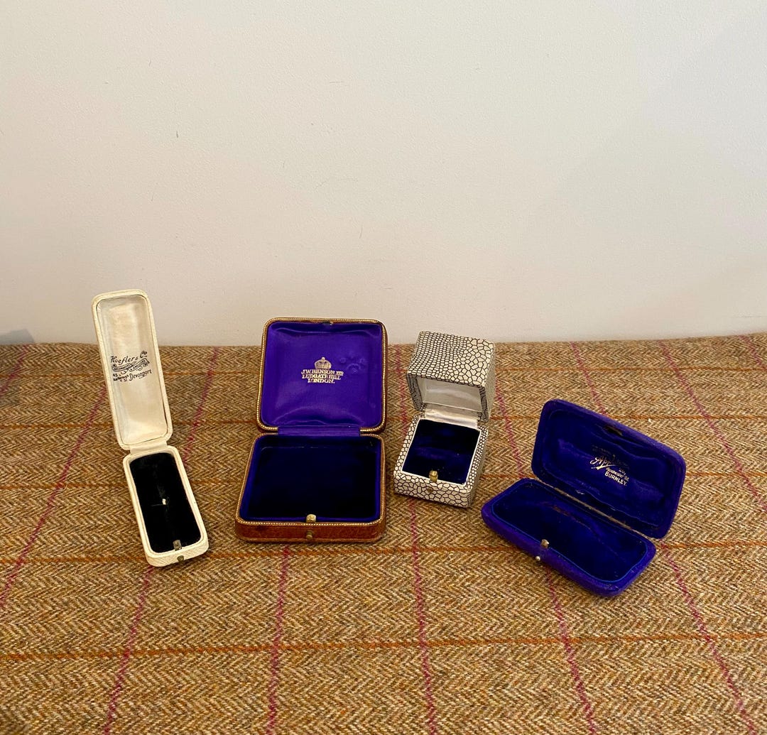 アンティークジュエリーボックス4つのコレクション。ヴィンテージ