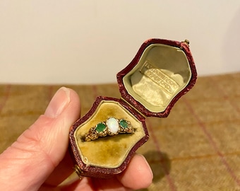 Unusual Victorian ring Box. Shield Shaped Vintage Ring Box. Vintage Jewellery Box. Antique Jewelry Box