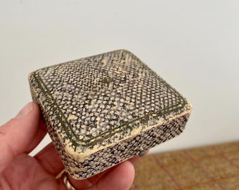 Vintage Schmuckschatulle.  Antikes Schmuckkästchen. Juwelier Etui