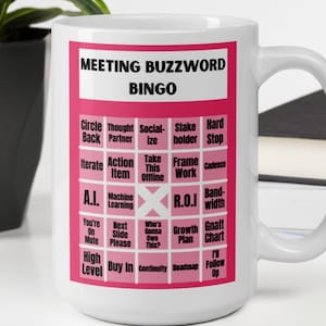 Meeting Buzzword Bingo Lustige weiße glänzende Tasse - Perfektes lustiges Corporate Meeting Geschenk
