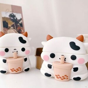 Cute Cow Airpod Case Silicone Cow Bubba Tea Holding Bubble Tea AirPods Pro Gen 1/2 Case