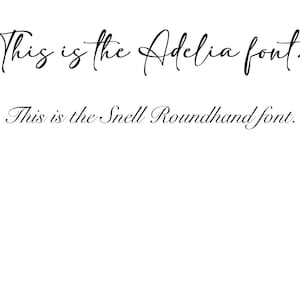 Pode incluir: Fundo branco com texto preto. O texto diz "This is the Adelia font." e "This is the Snell Roundhand font." em elegante escrita cursiva. A imagem mostra dois estilos de fonte diferentes.