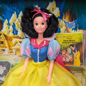Disney Classics Snow White & the seven dwarfs Doll Mattel 1992 On cardboard insert No Box Vintage 90s collectible Barbie Doll toys