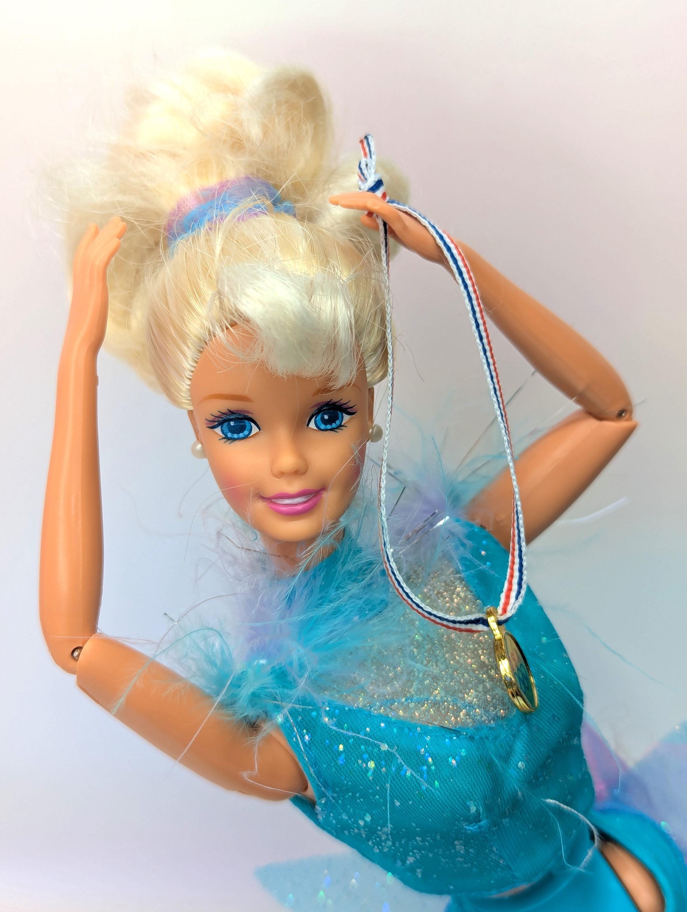 Olympic Figure Skater Barbie 1997 Mattel #18501 Skate & Spin