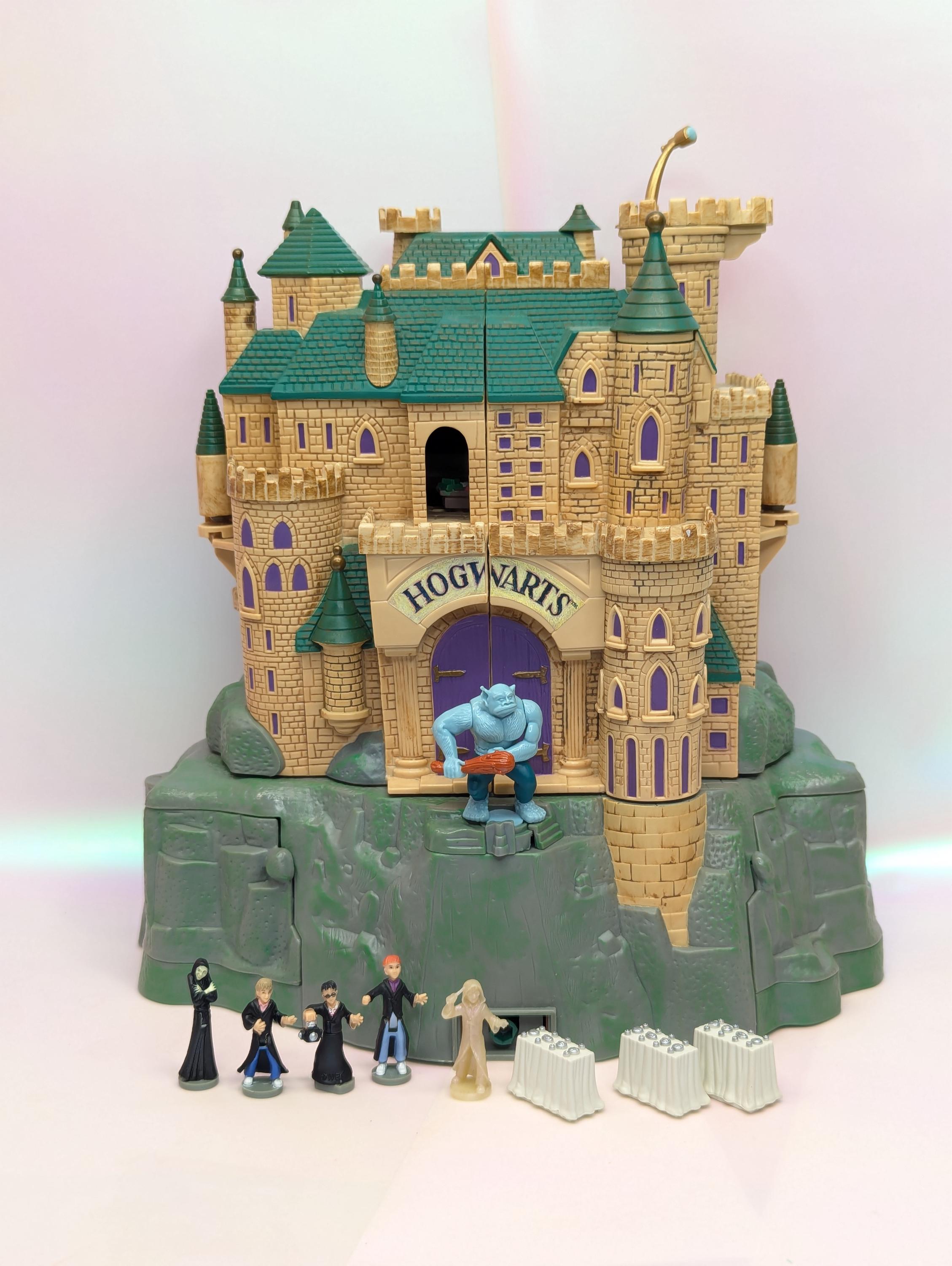 Harry Potter Hogwart's School Deluxe Electronic Playset 2001